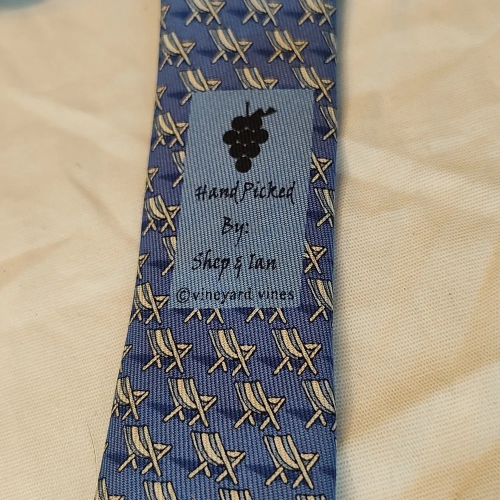 Vineyard Vines blue hand painted lounge chair tie